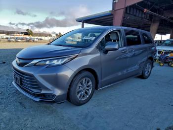  Salvage Toyota Sienna