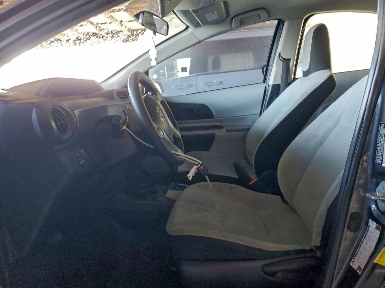 Toyota Prius Image 11