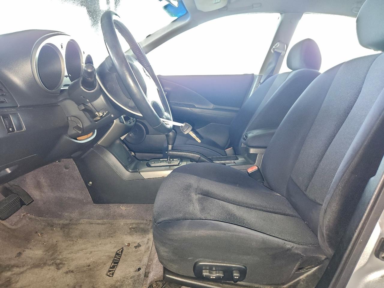 Nissan Altima Se Image 6