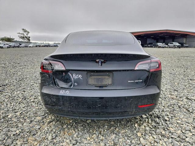Tesla Model 3 Image 5