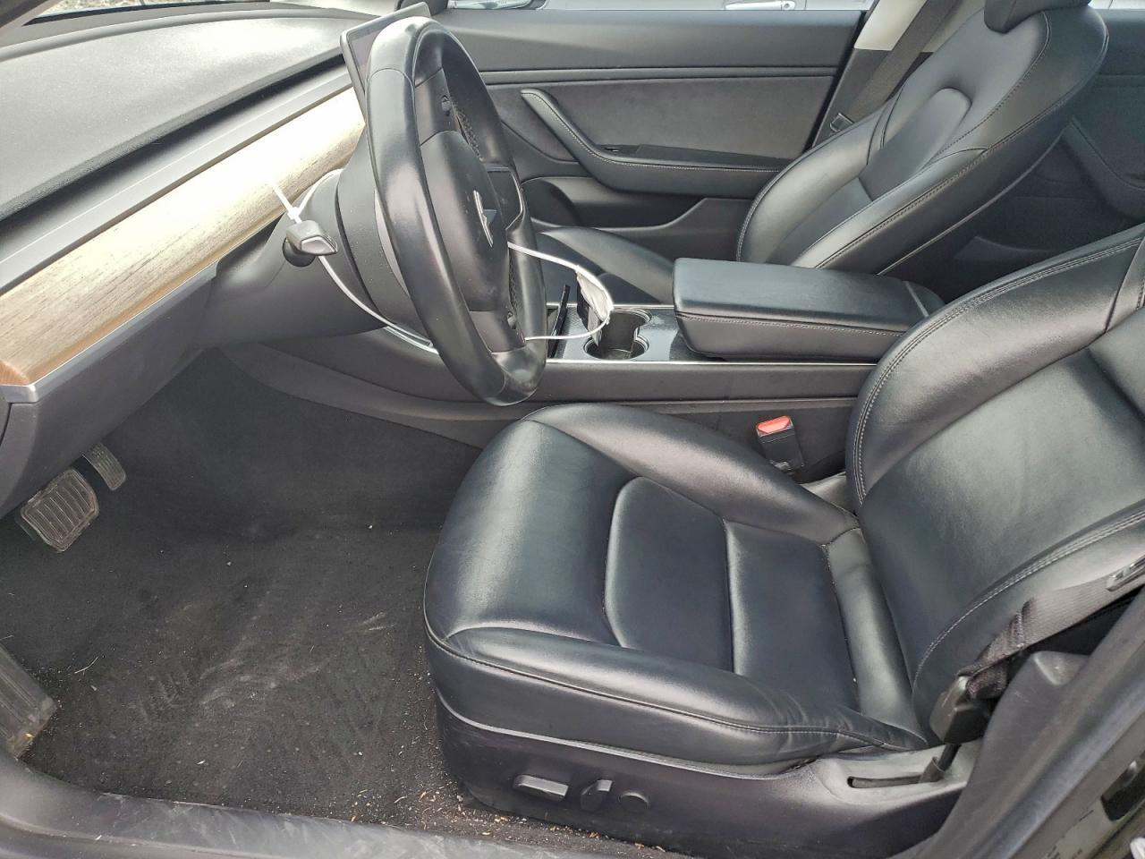 Tesla Model 3 Image 8