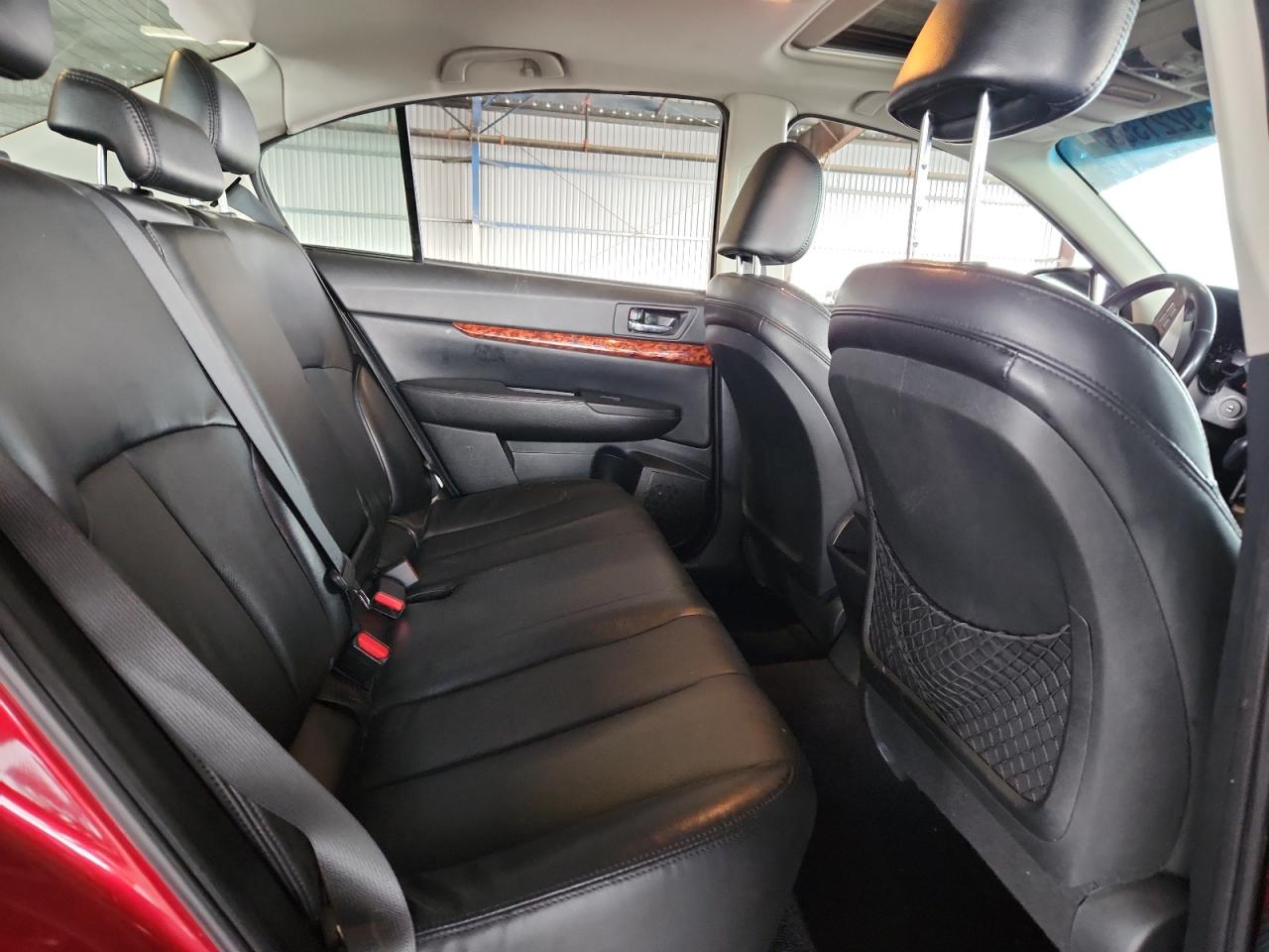 Subaru Legacy 2.5i Limited Image 11