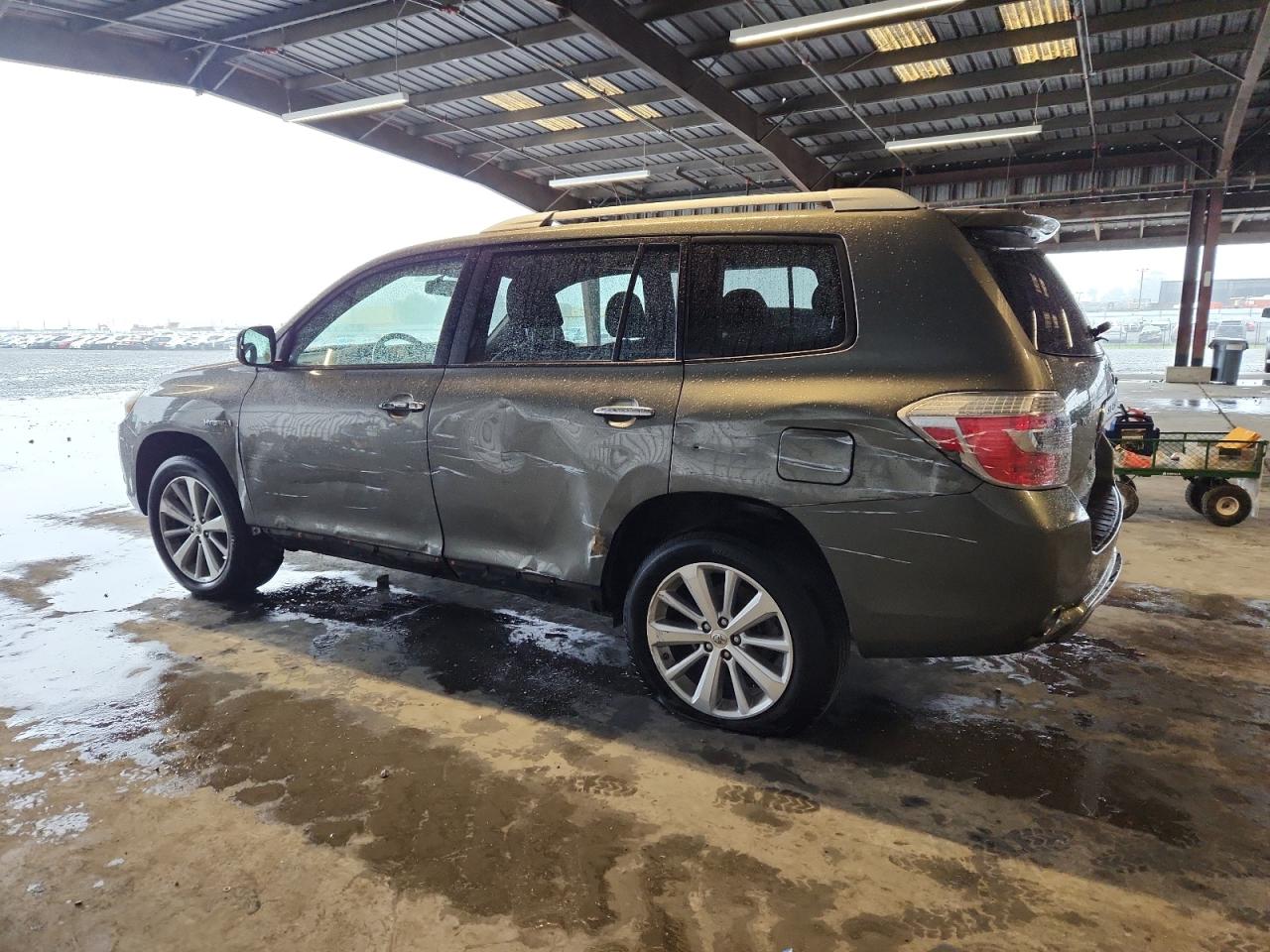 Toyota Highlander Hybrid Limited Image 2