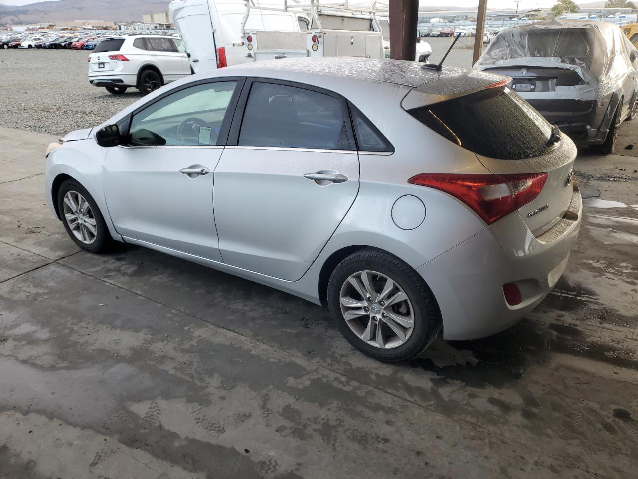 Hyundai ELANTRA Image 12