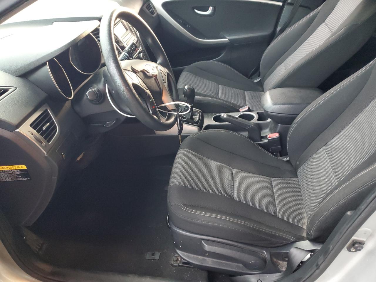 Hyundai ELANTRA Image 6