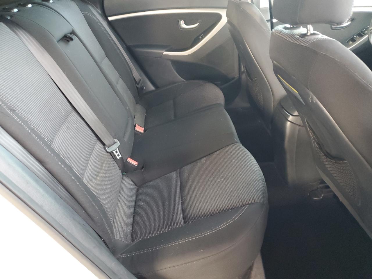 Hyundai ELANTRA Image 8