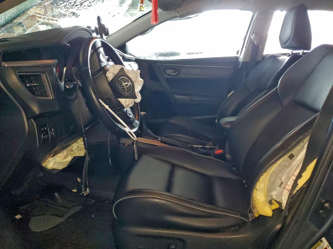 Toyota Corolla L Image 11